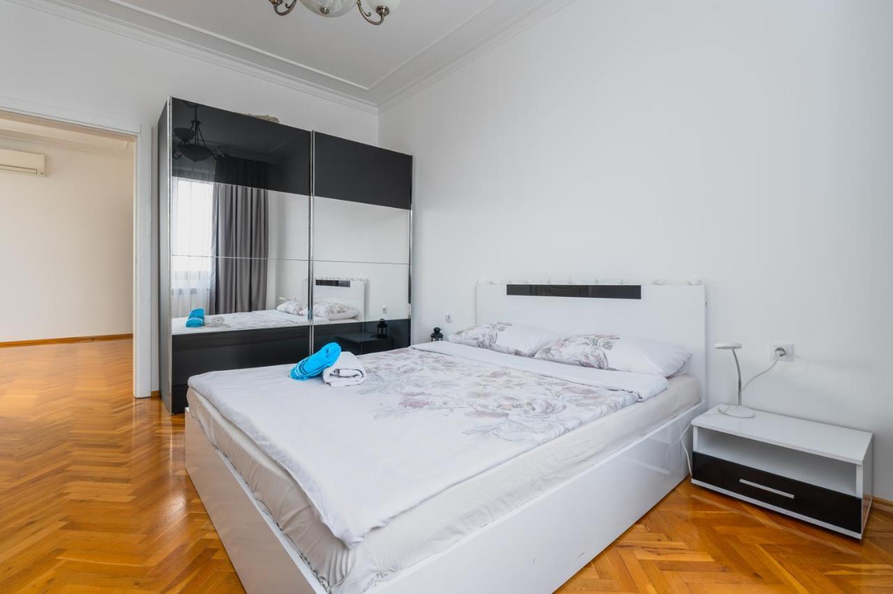 Vitosha Str 2Bd White & Blue Apt By Flat Mаnager Sófia Exterior foto