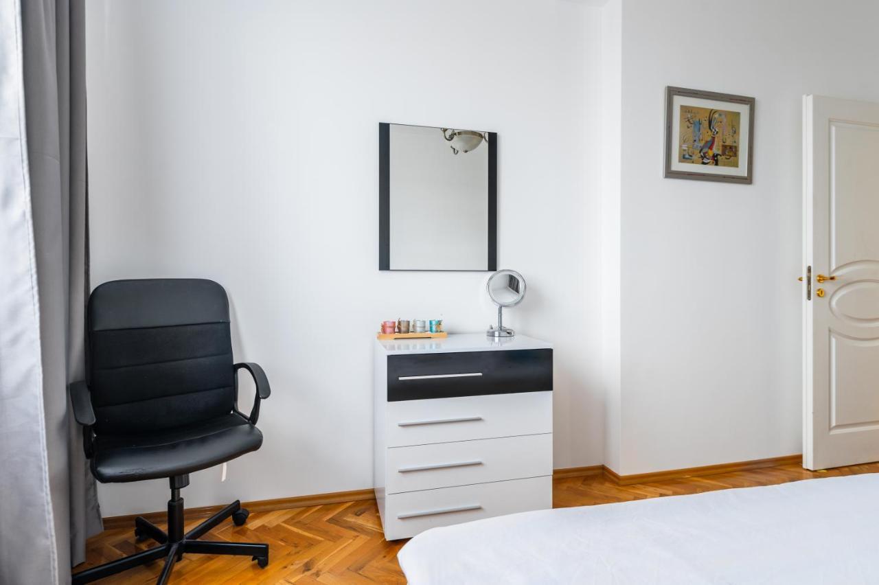 Vitosha Str 2Bd White & Blue Apt By Flat Mаnager Sófia Exterior foto