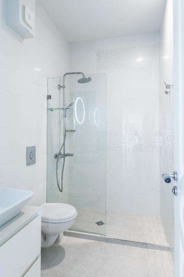Vitosha Str 2Bd White & Blue Apt By Flat Mаnager Sófia Exterior foto