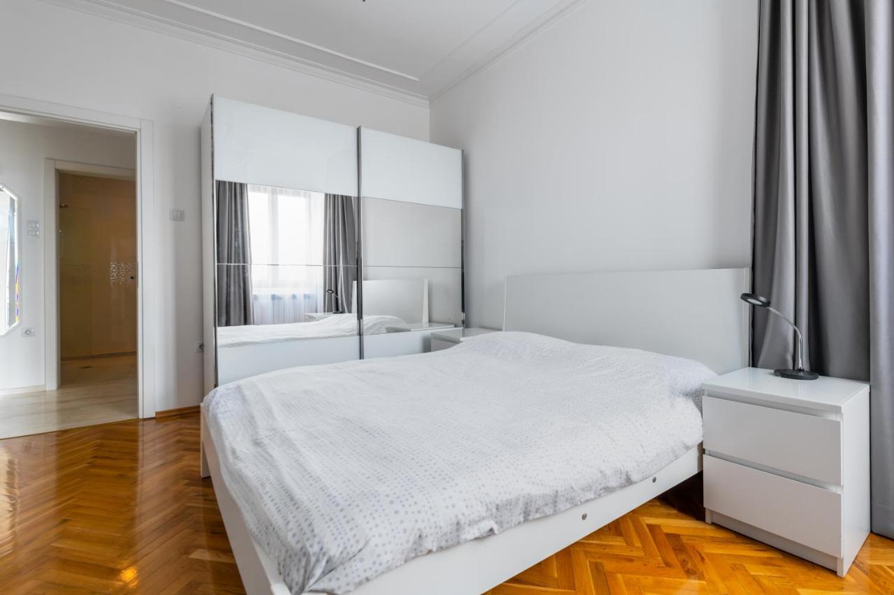 Vitosha Str 2Bd White & Blue Apt By Flat Mаnager Sófia Exterior foto